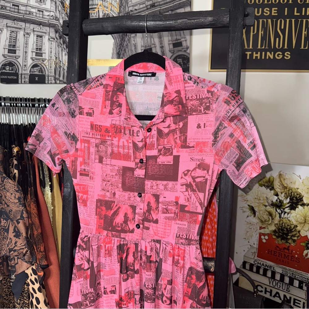 Urban Outfitters Pink Music Festival Print Newspaper Mini Dress Womens XS EUC - Picture 6 of 12